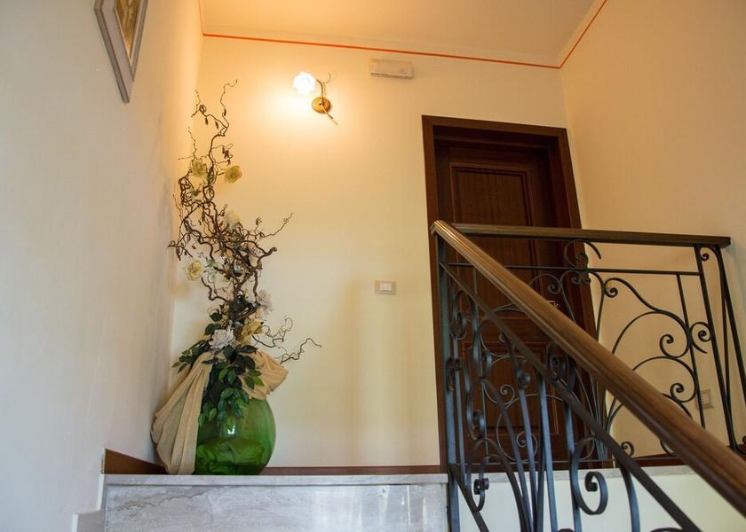 Tuscany Montecarlo Interior Entrance