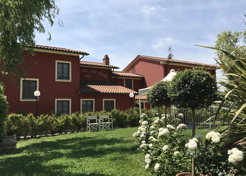 Tuscany Montecarlo Exterior Detail