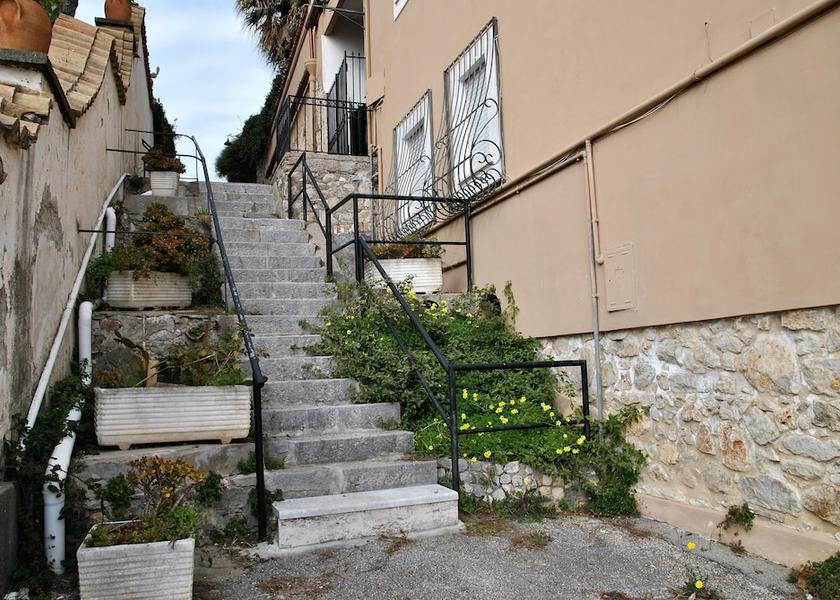 Lazio Formia Exterior Detail