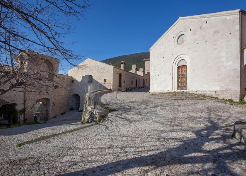 Umbria Campello sul Clitunno Entrance