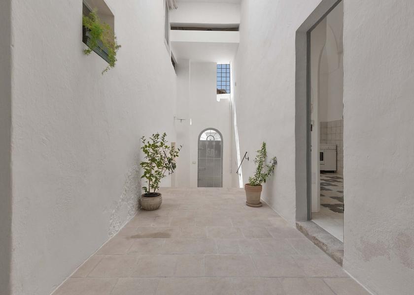 Puglia Sannicola Interior Entrance