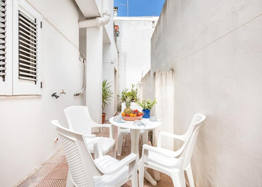 Puglia Sannicola Courtyard