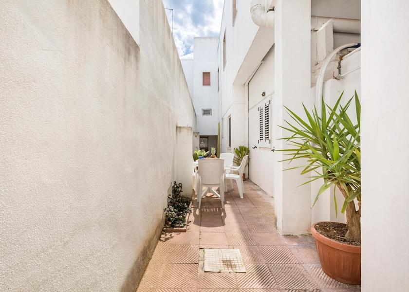 Puglia Sannicola Courtyard