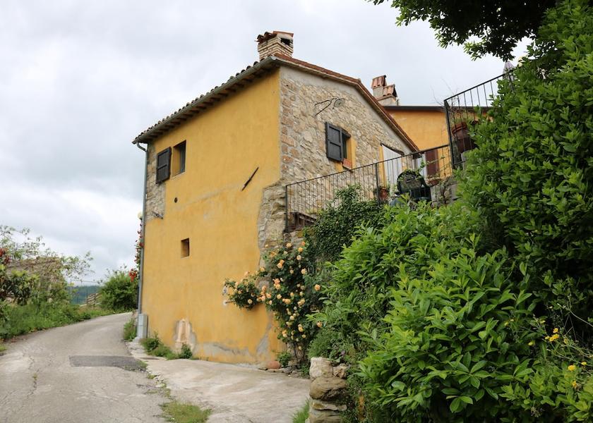 Umbria Valtopina Exterior Detail