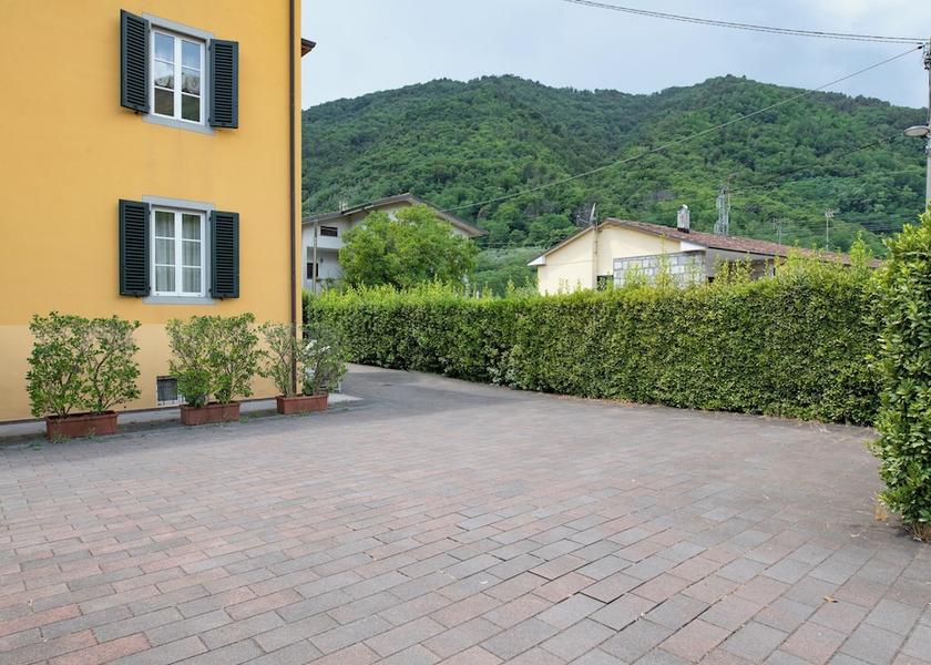 Tuscany Borgo a Mozzano Parking