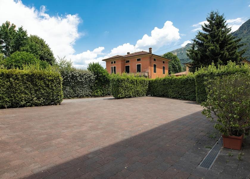 Tuscany Borgo a Mozzano Parking
