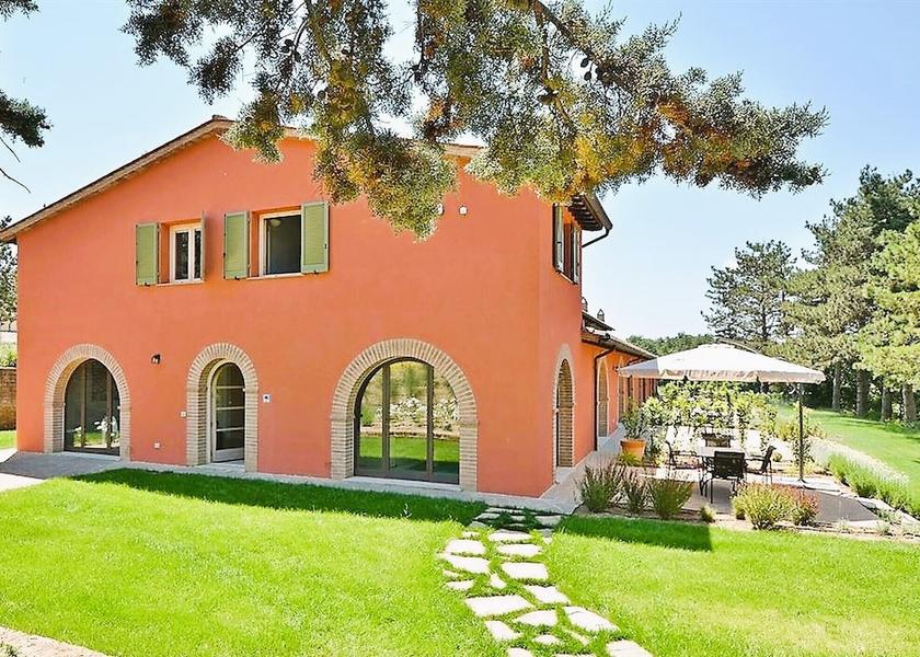 Tuscany Trequanda Exterior Detail