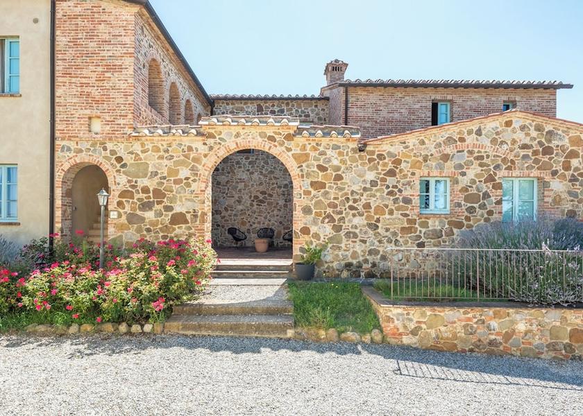 Tuscany Trequanda Exterior Detail