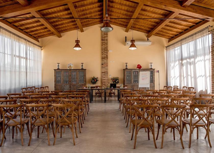 Tuscany Trequanda Meeting Room