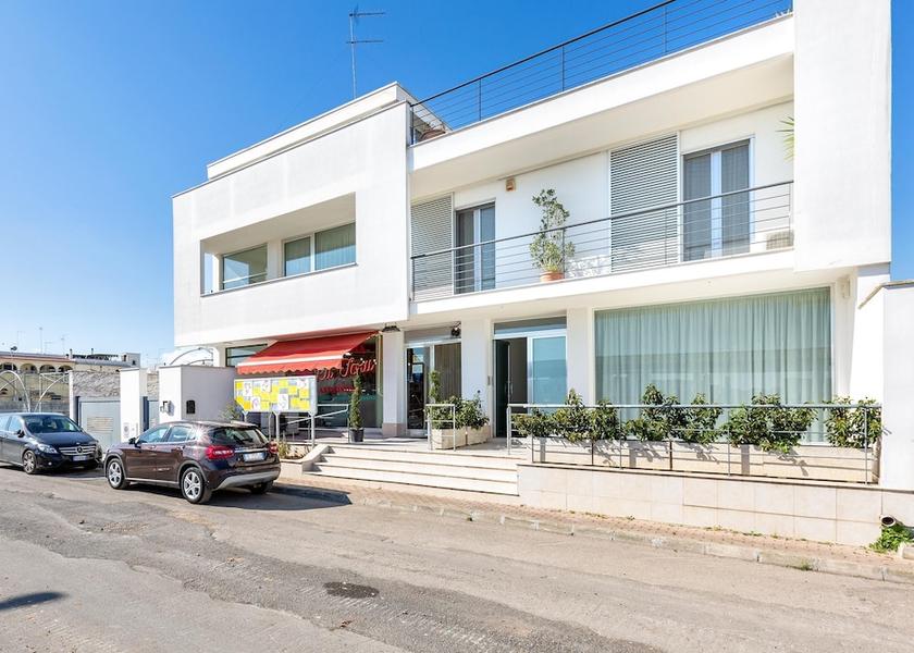Puglia Leverano Exterior Detail