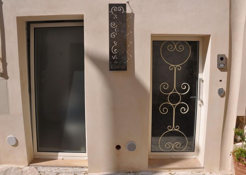 Puglia Leverano Entrance