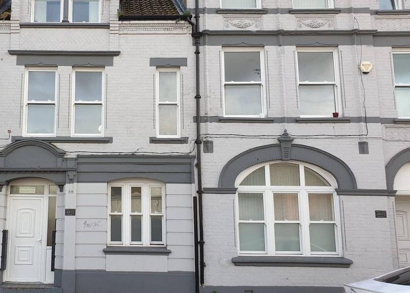 England Gillingham Exterior Detail