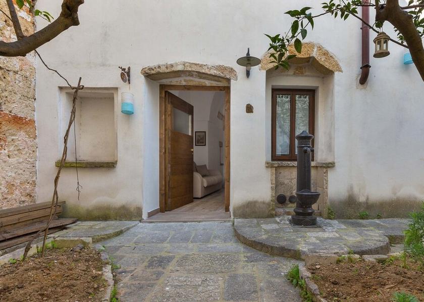Puglia Galatone Exterior Detail