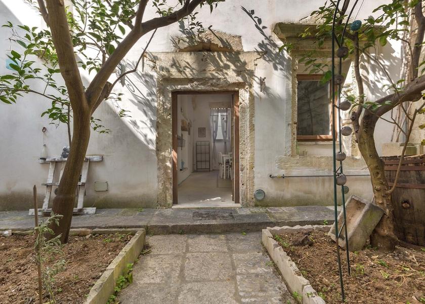 Puglia Galatone Exterior Detail