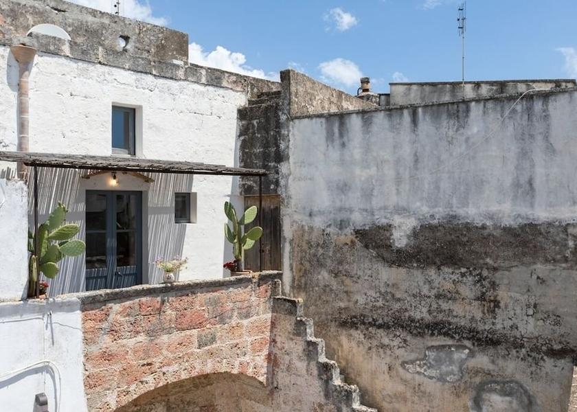 Puglia Corsano Exterior Detail