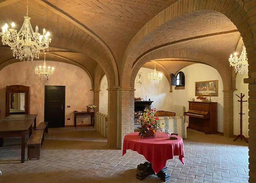 Marche Castelbellino Dining Area