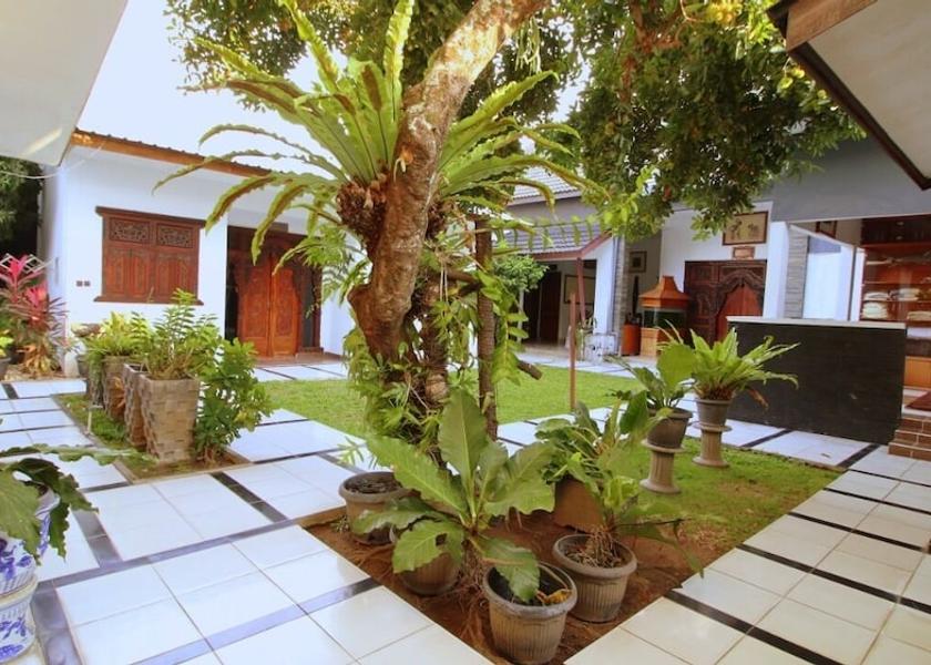  Sleman Exterior Detail