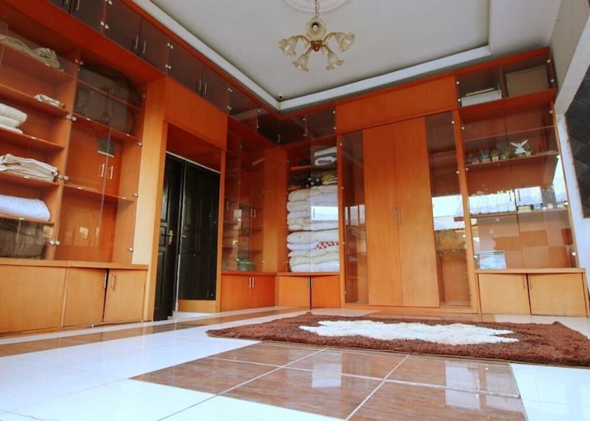  Sleman Interior Entrance