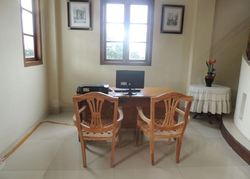  Sleman Interior Entrance