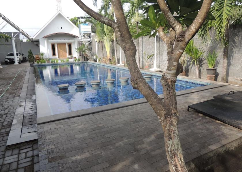  Sleman Exterior Detail