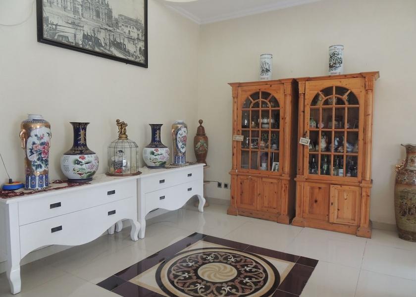  Sleman Interior Entrance