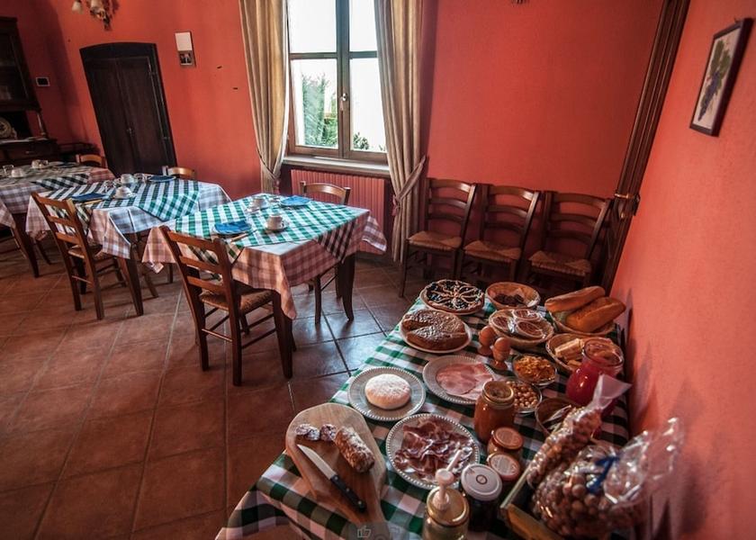 Piedmont Albaretto Della Torre Dining Area