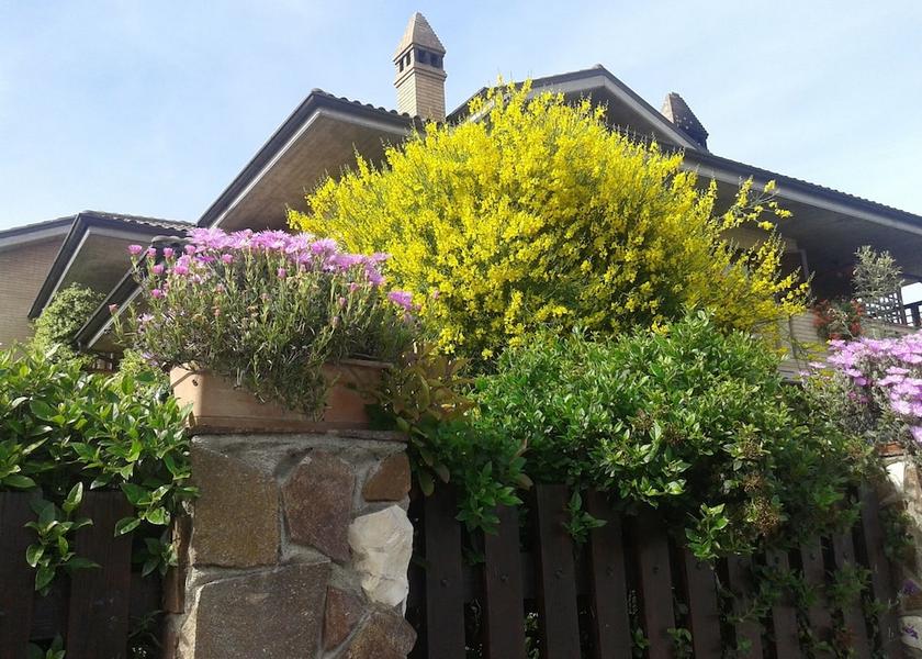 Marche Montecosaro Exterior Detail