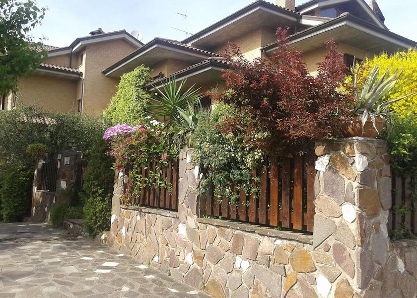 Marche Montecosaro Exterior Detail