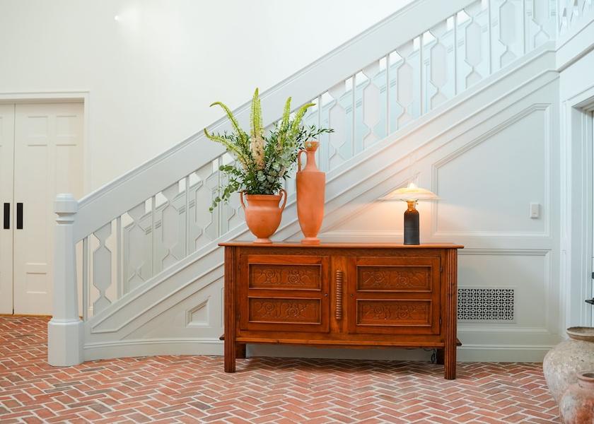 New York Hampton Bays Lobby
