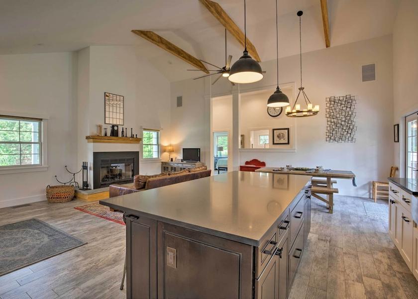 New York Hampton Bays Interior Entrance