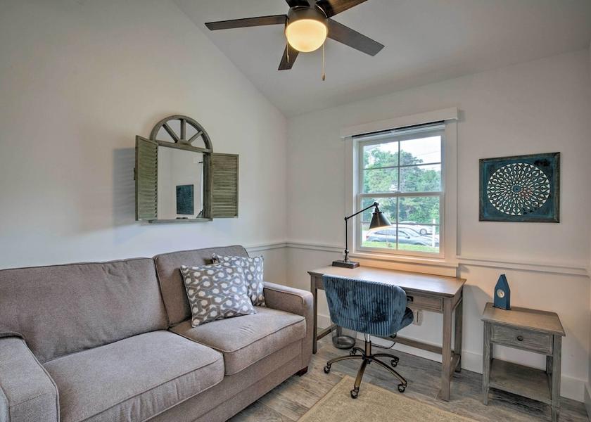 New York Hampton Bays Interior Entrance