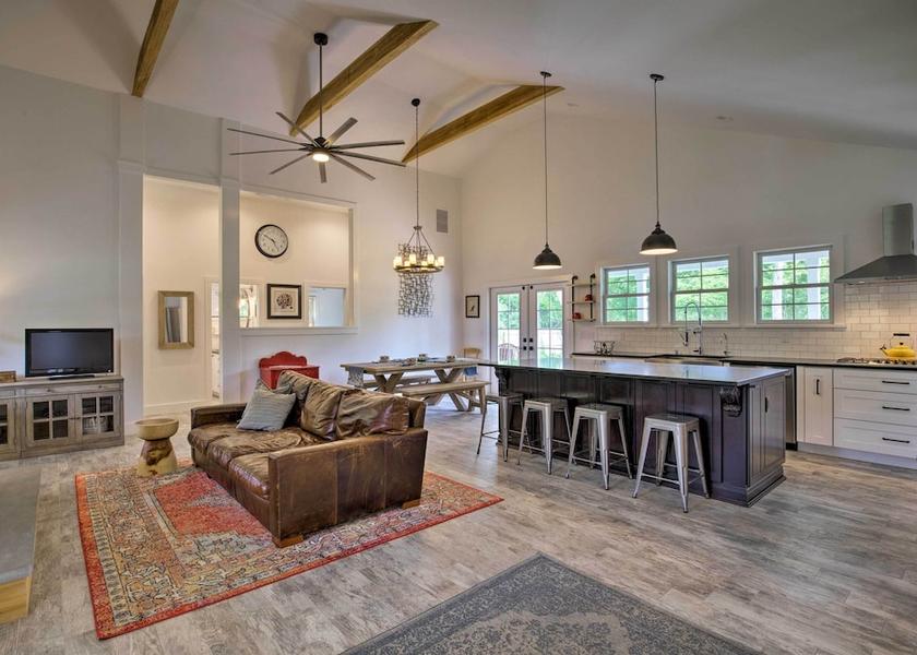 New York Hampton Bays Interior Entrance