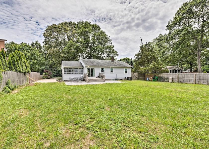 New York Hampton Bays Interior Entrance