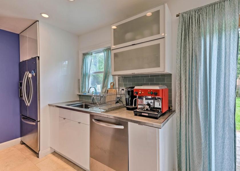 New York Hampton Bays Interior Entrance