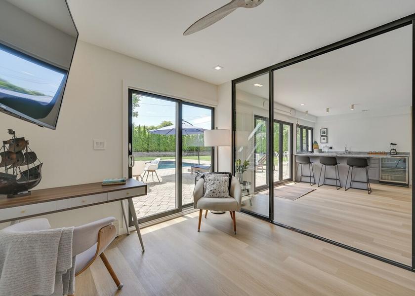 New York Hampton Bays Interior Entrance