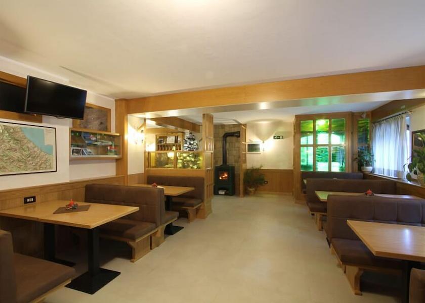 Abruzzo Villetta Barrea Interior Entrance