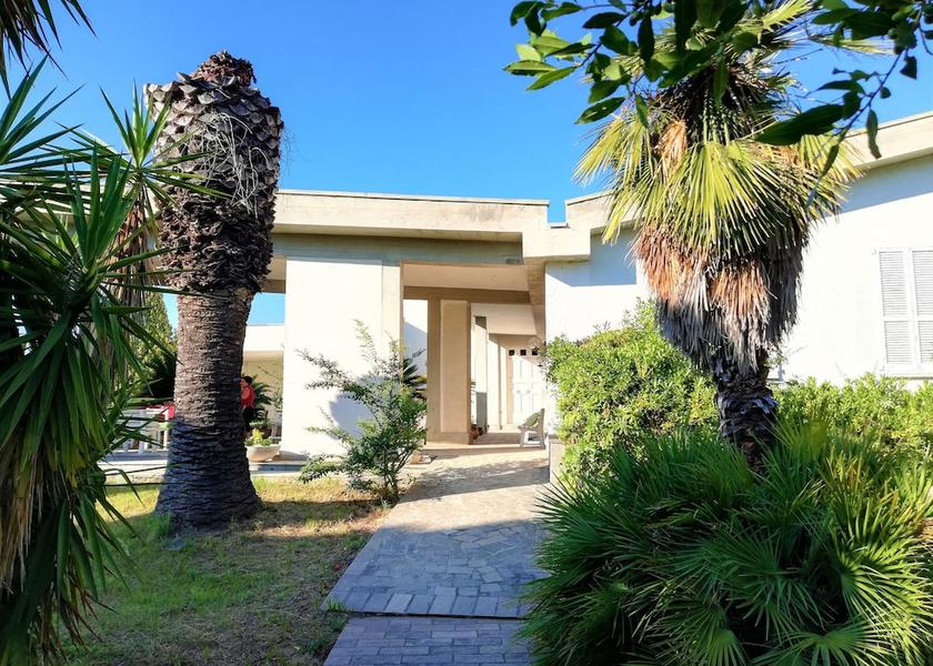 Calabria Ricadi Exterior Detail