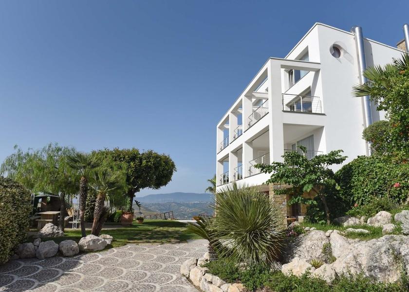 Campania Perdifumo Exterior Detail