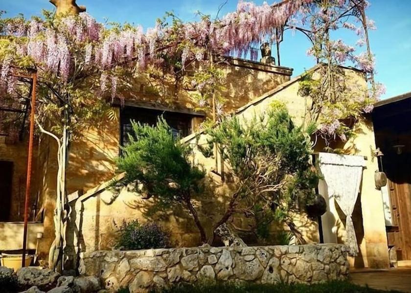 Puglia Tricase Exterior Detail