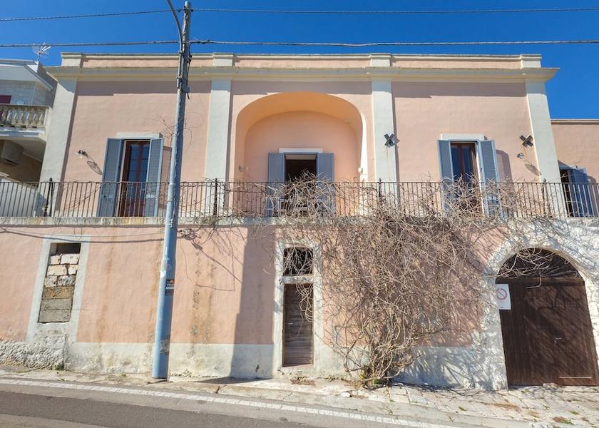 Puglia Tricase Exterior Detail