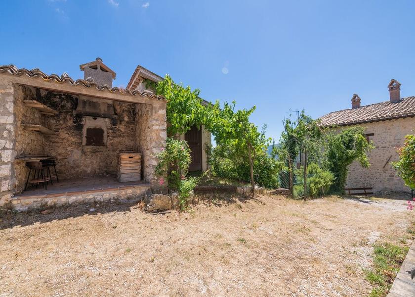Umbria Sellano Garden
