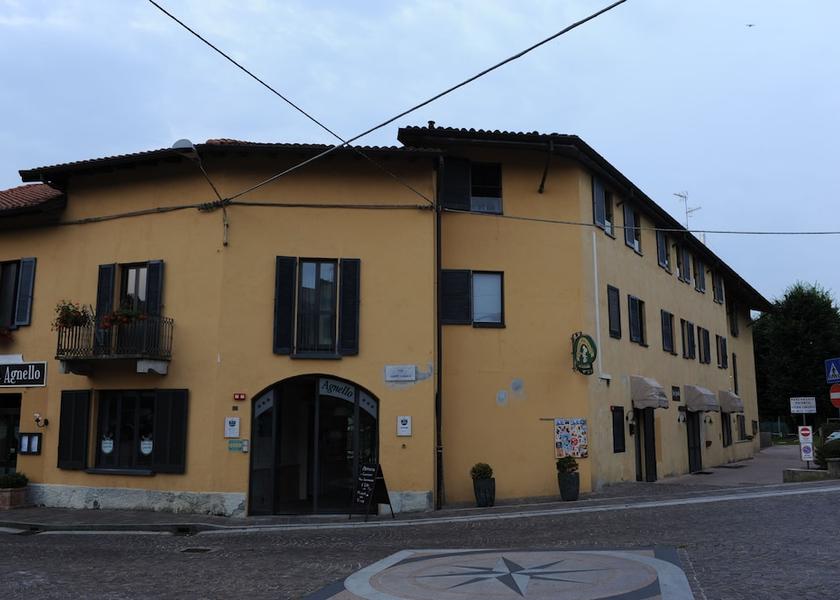 Lombardy Taino Facade