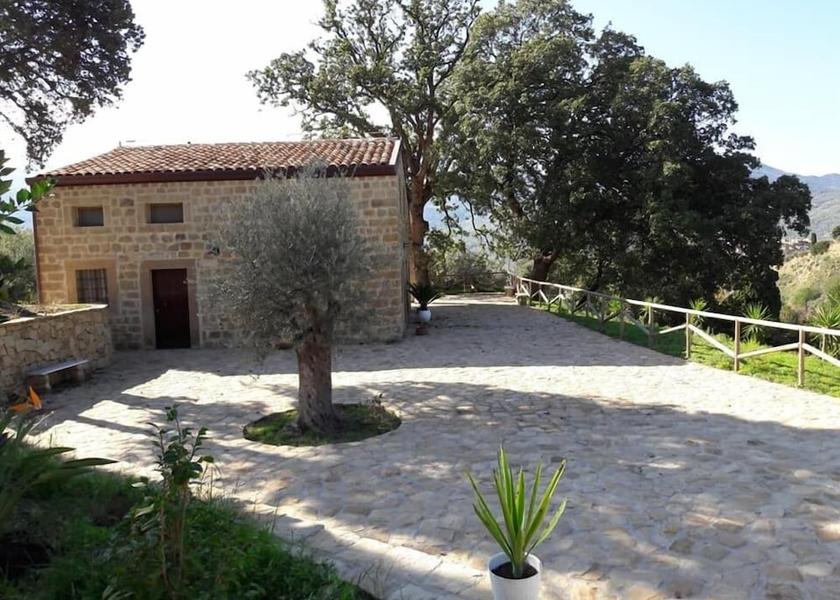 Sicily Pettineo Facade