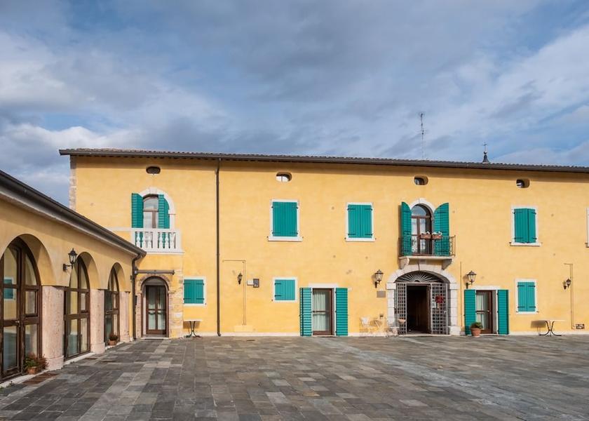 Veneto Rivoli Veronese Courtyard