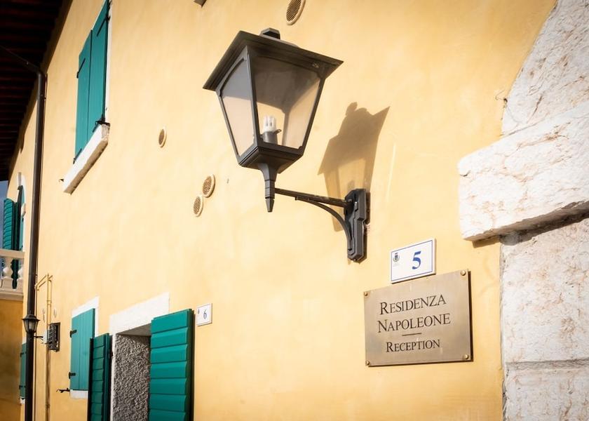 Veneto Rivoli Veronese Exterior Detail