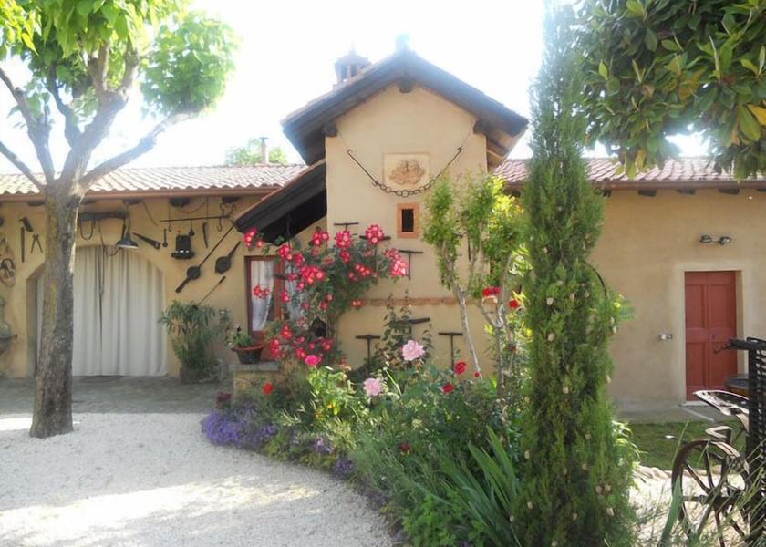 Lombardy Passirano Exterior Detail