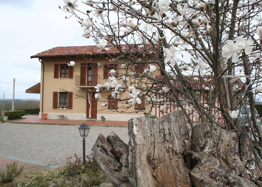 Piedmont Cantarana Exterior Detail