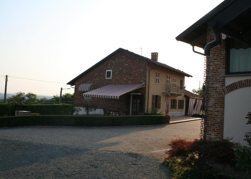 Piedmont Cantarana Exterior Detail