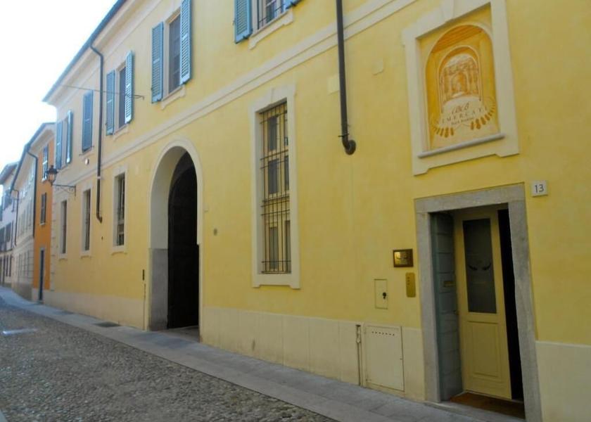Lombardy Crema Property Grounds