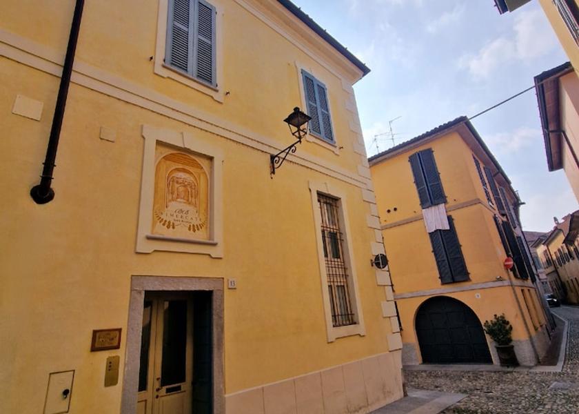 Lombardy Crema Facade